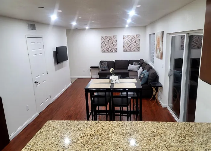 4 Bedrooms & 2.5 Bathrooms In La