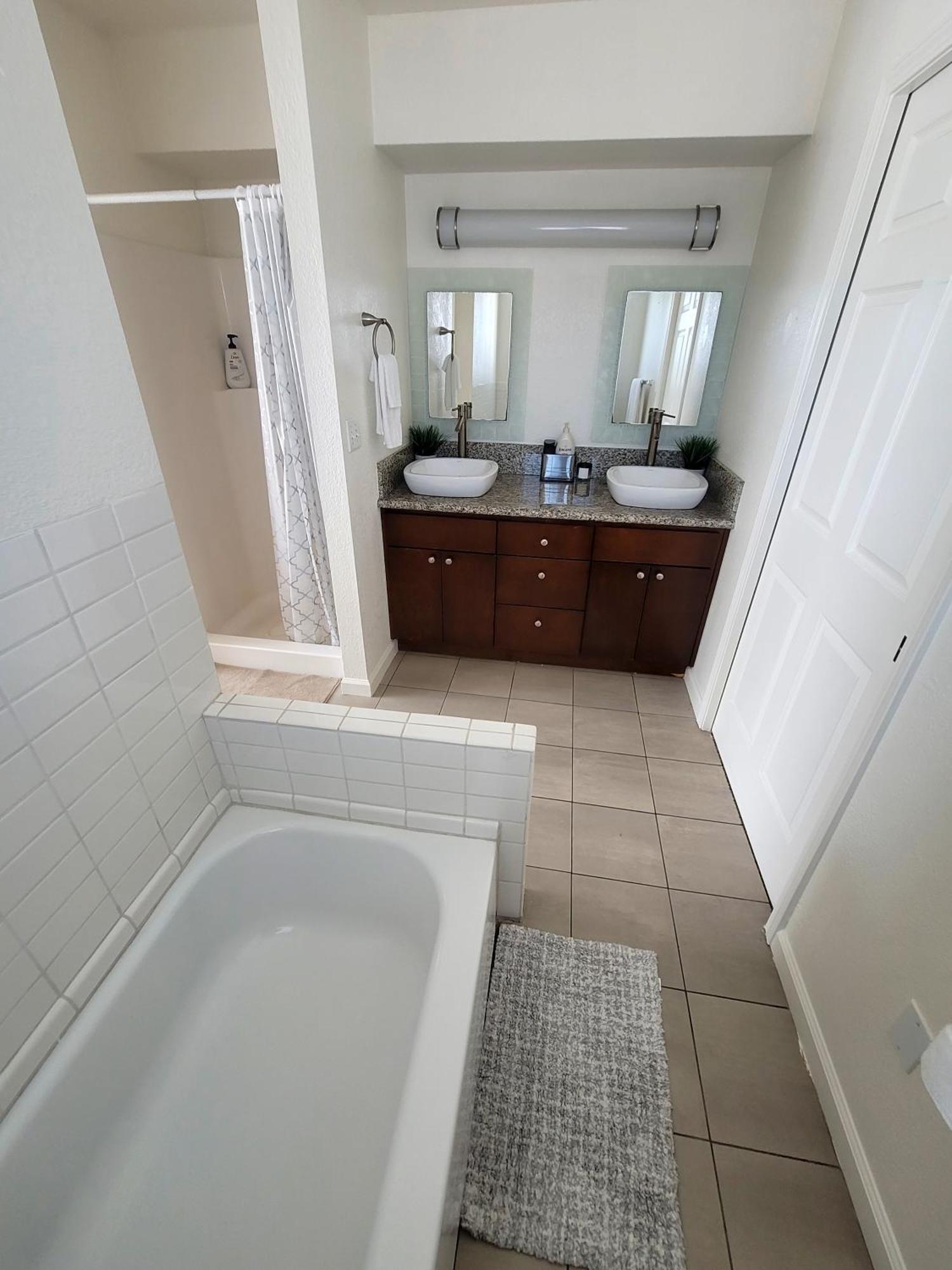 4 Bedrooms & 2.5 Bathrooms In La Hébergement de vacances