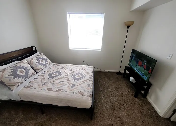 4 Bedrooms & 2.5 Bathrooms In La